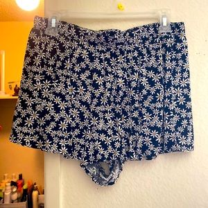 Daisy black shorts